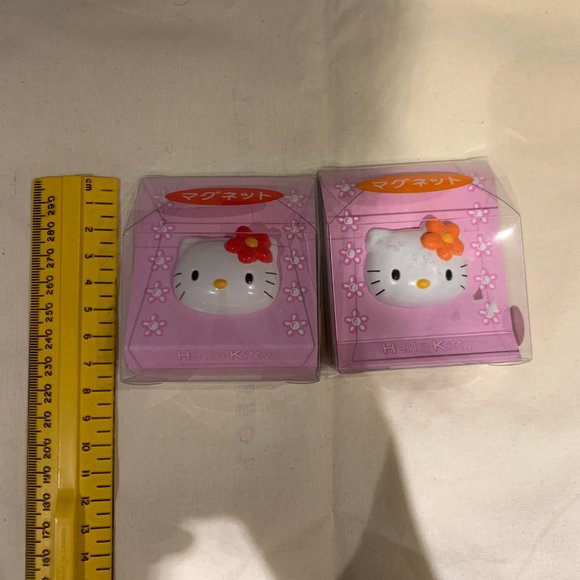 Lot of 2 Hello Kitty 3D Magnets Japan - Picture 2 of 6